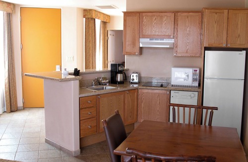 Oak Creek Hotel | Amazing Sedona Destination! 3 Spacious Units, Pool, BBQ Facilities, Parking