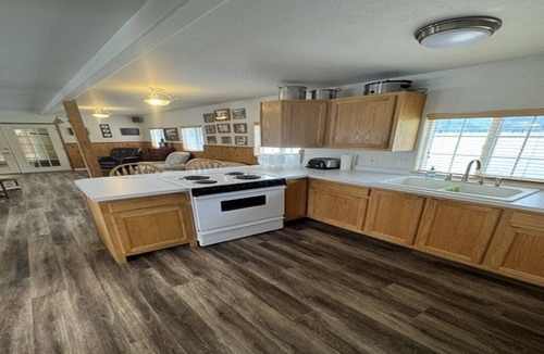 Coeur d'Alene Boat Rental | Amazing, Sleep 6-8 Float House on Coeur d'Alene Lake!