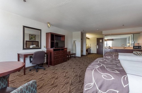 Idaho Falls Resort | AMAZING UNIT! COMPLETE WITH SPA, POOL, HOT-TUB