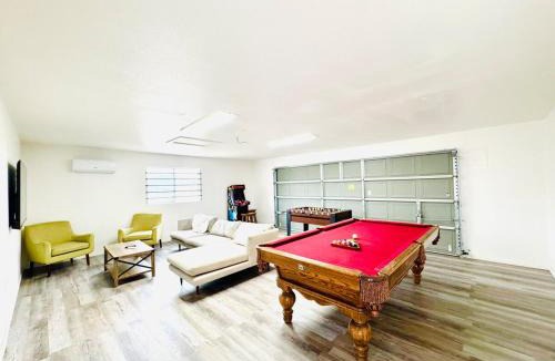 Oakhurst Villa | Amazing Views Hot Tub-Games-Fire pit 6BR Sleeps 20