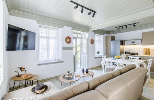 Glossa House | Amorama Suites - Authentic Village Stay in Glossa