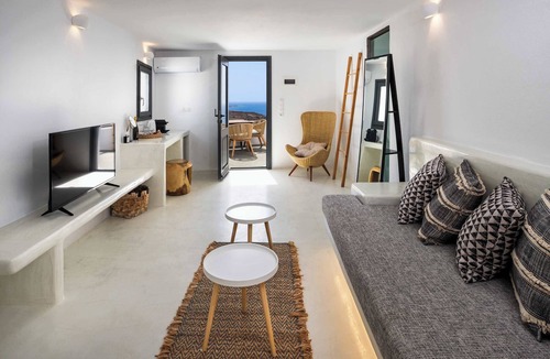 Akrotiri Apartment | Amphora Thalassa Seaview Gem w/Private Jacuzzi