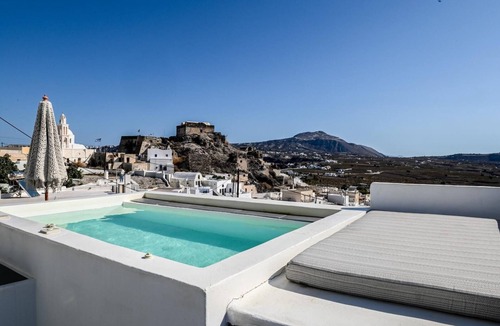Akrotiri Apartment | Amphora Thalassa Seaview Gem w/Private Jacuzzi