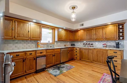 Elizabethtown House | An Artists Roost 4-bedroom house downtown Etown close to the square
