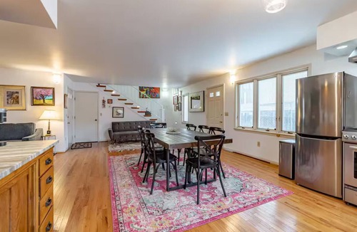 Elizabethtown House | An Artists Roost 4-bedroom house downtown Etown close to the square