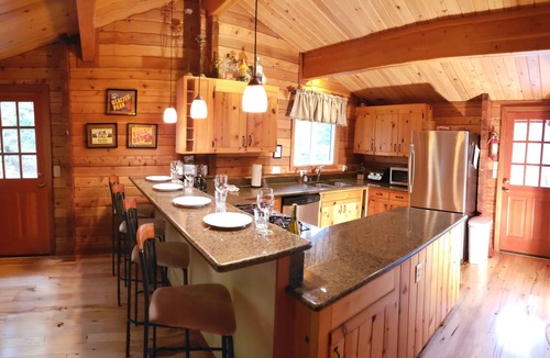 Leavenworth House | An authentic cedar log cabin with mountain and golf course views!