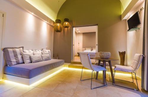 Kamari Hotel | Anassa Deluxe Suites