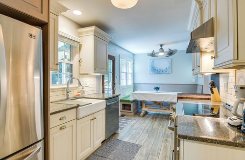 Annapolis House | Annapolis Oasis: Home Theater & Screened Porch