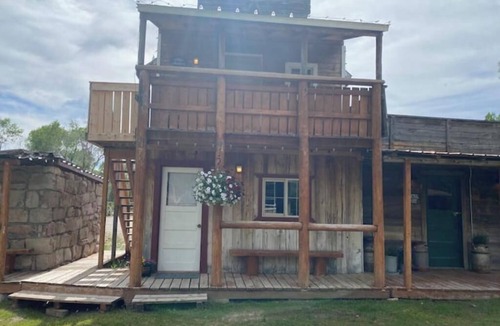 Heise Apartment | Annie's Attic At Mountain River Ranch