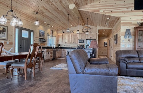 Cody House | AO Ranch- Private, pet friendly mountain retreat between Cody and Yellowstone