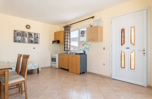 Fanes Apartment | Apartment 'Anthi 1 For 3 People' with Shared Terrace, Shared Garden and Air Conditioning