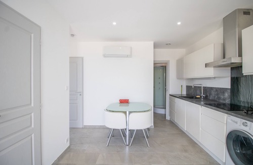 Albitreccia Apartment | Apartment 'Bel Neuf, Climatisé' with Sea View, Shared Pool and Wi-Fi