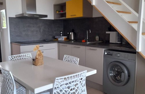 Prunete Apartment | Apartment between sea and mountains - Direct beach access + swimming pool