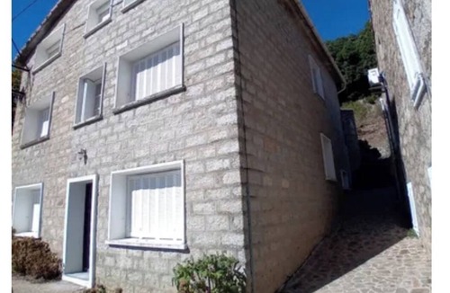 Cognocoli-Monticchi Apartment | Apartment in village house