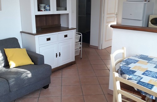 Valpaja Apartment | Apartment in house in the countryside, with swimming pool, Peri