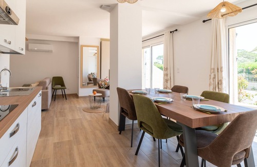 Pineto Apartment | Apartment 'La Dolce Vita 1' with Sea View, Wi-Fi and Air Conditioning