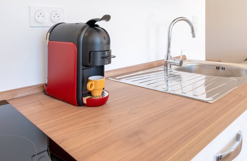 Pineto Apartment | Apartment 'La Dolce Vita 1' with Sea View, Wi-Fi and Air Conditioning
