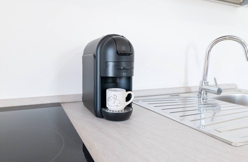 Pineto Apartment | Apartment 'La Dolce Vita 3' with Sea View, Wi-Fi and Air Conditioning