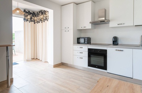 Pineto Apartment | Apartment 'La Dolce Vita 3' with Sea View, Wi-Fi and Air Conditioning
