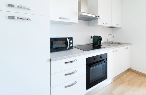 Pineto Apartment | Apartment 'La Dolce Vita 3' with Sea View, Wi-Fi and Air Conditioning