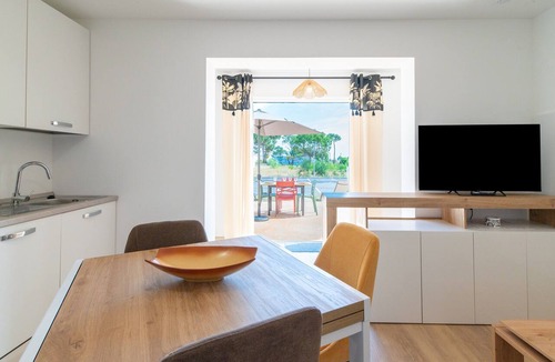 Pineto Apartment | Apartment 'La Dolce Vita 3' with Sea View, Wi-Fi and Air Conditioning