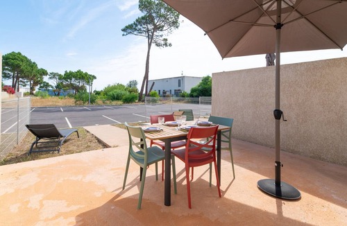 Pineto Apartment | Apartment 'La Dolce Vita 3' with Sea View, Wi-Fi and Air Conditioning