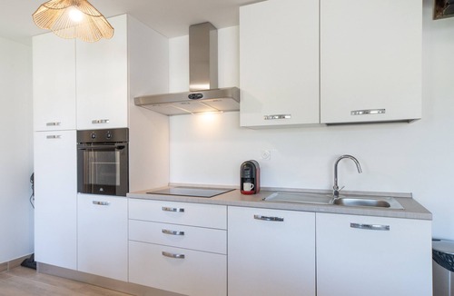 Pineto Apartment | Apartment 'La Dolce Vita 8 - Le Cedrat' with Sea View, Wi-Fi and Air Conditioning
