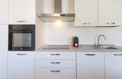 Pineto Apartment | Apartment 'La Dolce Vita 8 - Le Cedrat' with Sea View, Wi-Fi and Air Conditioning