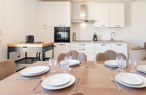 Pineto Apartment | Apartment 'La Dolce Vita 9' with Sea View, Wi-Fi and Air Conditioning