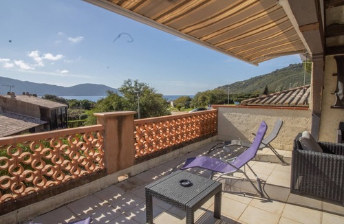 Residences du Golfe de Lava Apartment | Apartment 'Le Figuera' with Sea View, Wi-Fi and Air Conditioning