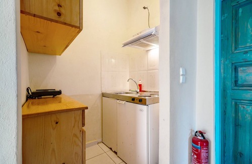 Agios Ioannis Apartment | Apartment "Lefkothea 3" with Sea View, Balcony & Wi-Fi