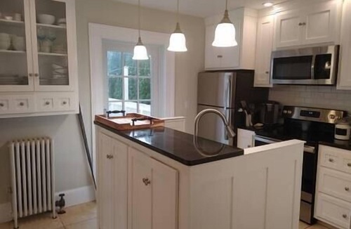 Stonington House | Apartment located next to beach and restaurants