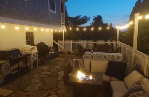Stonington House | Apartment located next to beach and restaurants