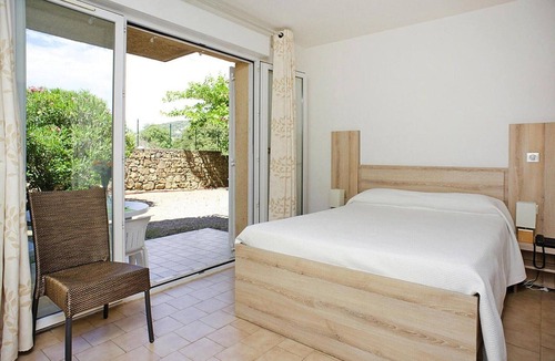 L'Ile-Rousse Apartment | Apartment near Sandy Beaches