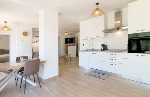 Pineto Apartment | Apartment 'Residence La Dolce Vita' with Sea View, Wi-Fi and Air Conditioning