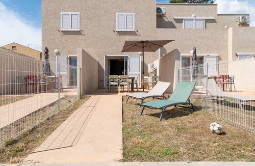 Pineto Apartment | Apartment 'Residence La Dolce Vita' with Sea View, Wi-Fi and Air Conditioning