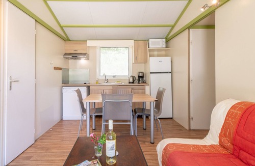 Talasani Ski Chalet | Apartment 'Rico Plage 6 Personnes' with Private Terrace, Shared Garden and Wi-Fi