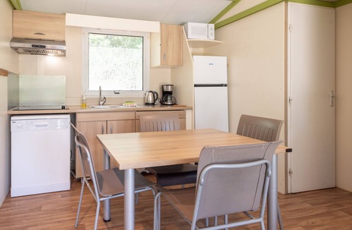 Talasani Ski Chalet | Apartment 'Rico Plage 6 Personnes' with Private Terrace, Shared Garden and Wi-Fi