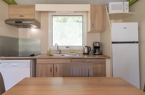 Talasani Ski Chalet | Apartment 'Rico Plage 6 Personnes' with Private Terrace, Shared Garden and Wi-Fi
