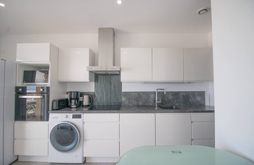 Albitreccia Apartment | Apartment 'Sublime Neuf' with Sea View, Shared Pool and Wi-Fi