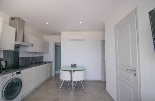 Albitreccia Apartment | Apartment 'Sublime Neuf' with Sea View, Shared Pool and Wi-Fi