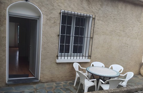 Pigna Apartment | Apartment 'Villa Pigna' with Sea View, Private Terrace and Wi-Fi