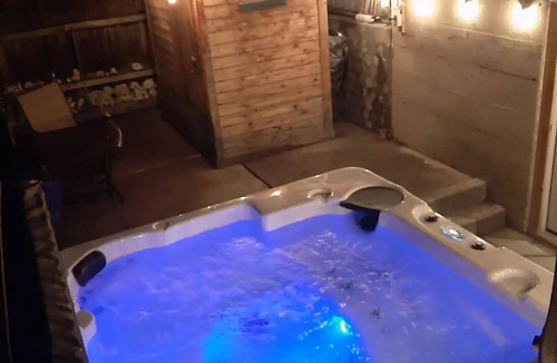Lower Rattlesnake Apartment | Apartment with Hot Tub and Sauna Near UM/Downtown