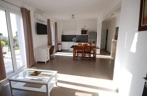 Pietrosella Apartment | Apartment with superb sea view 200m from the beach and 10m from Porticcio