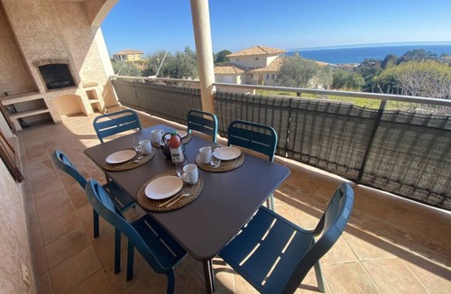 Solenzara Apartment | Apartments in private residence with sea view, quiet and close to shops and beaches.