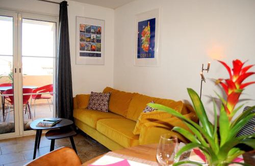 L'Ile-Rousse Apartment | APPART CLIMATISE/TERRASSE A 2 MIN DE LA PLAGE
