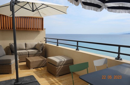 L'Ile-Rousse Apartment | Appartement Avec spa Face à la mer