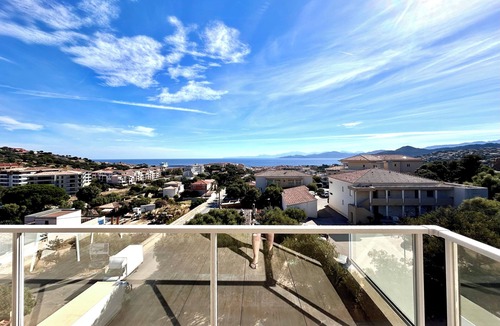 L'Ile-Rousse Apartment | Appartement de 2 Chambres Pour 4 Personnes