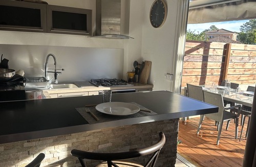 Pineto Apartment | Appartement Maenat climatisée à 200 m de la plage
