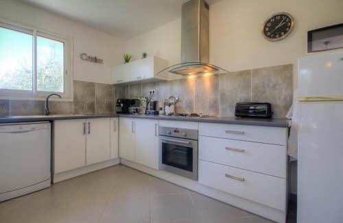 Taglio-Isolaccio Apartment | Appartement moderne avec vue sur montagne à Taglio-Isolaccio